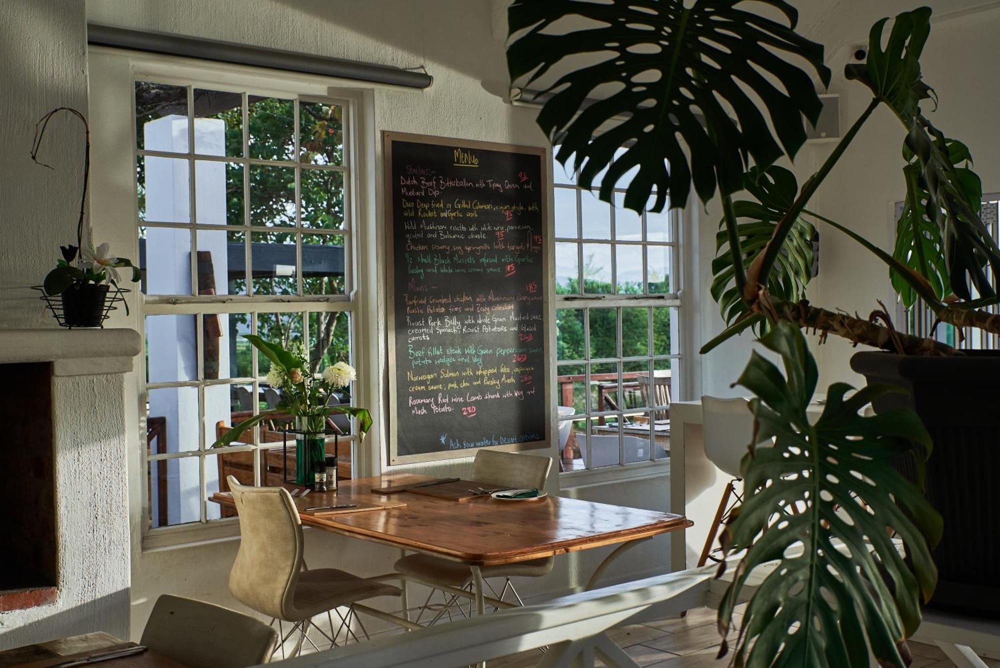 Thelab Robertson Hotel Exterior photo